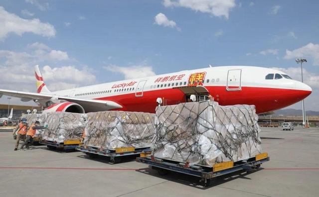 你以为航空公司靠机票赚钱？其实机票只是零头，真正的暴利揭晓