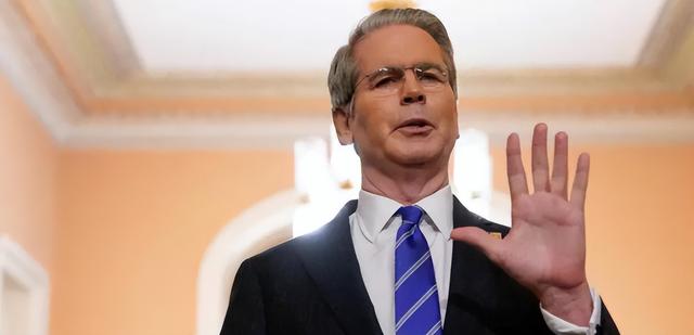 25年来首次，拿到稀土磁铁后，美财长宣布：摆脱中方“卡脖子”