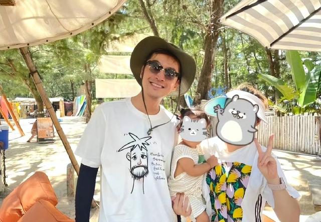 43岁胡歌涅槃归来，车祸伤疤成勋章，携经纪人妻女同框近况太解气 第13张