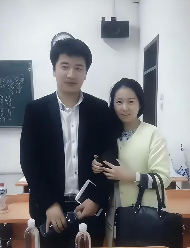 张雪峰离世后公司高层"大洗牌"，3人上桌1人下桌，李丽婧让人意外