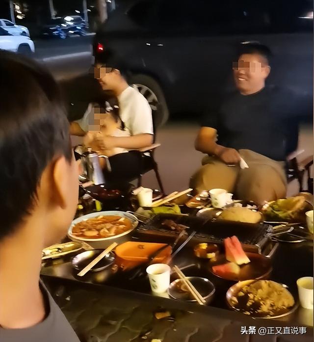 好狠的心！男子称偏爱小儿子，却把他扔国道，让老婆独自徒步寻回