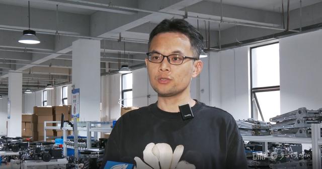 全球首款人形机器人头部模组在贵安新区诞生
