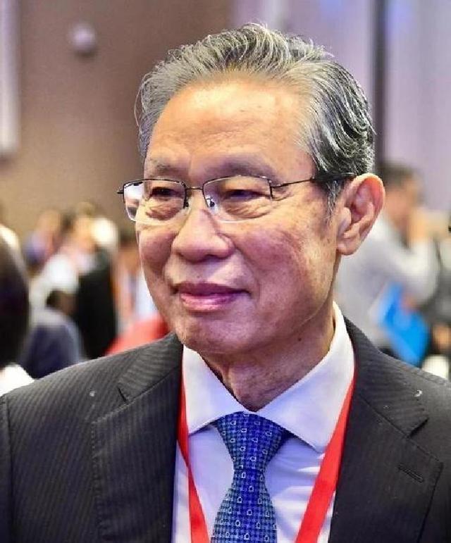 87岁叶剑英病情危急，中央紧急调派钟南山到北京	，最终力挽狂澜