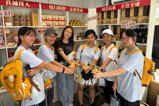 2025"友行中国·趣淘厦门"中美青年探秘中山路老字号活动圆满结束!