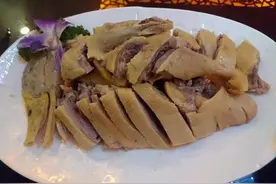 白切鸭不要砍了，看看广州大厨如何下刀，看完就明白了图片