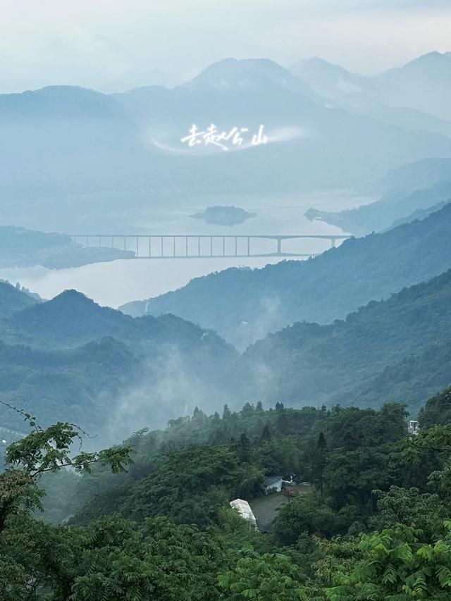 成都市区徒步爬山指南：10个让你瞬间逃离城市喧嚣的秘境
