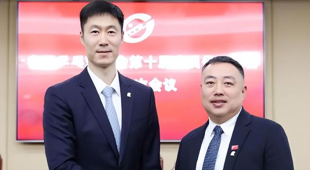 有种人生赢家叫刘国梁，辞职乒协主席5个月，再露面已有国际身份
