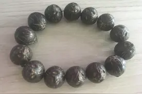 盘了五年的紫金鼠原皮手串，愣是没有盘变色，是真的好硬！图片