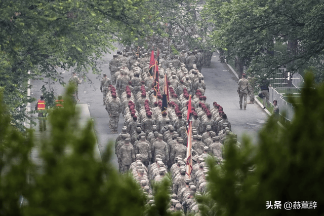 中国九三大阅兵在即，特朗普突然宣布，美国要再重新来一场阅兵