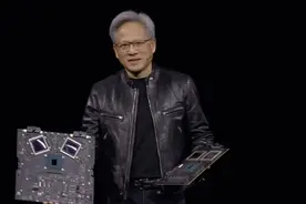 英伟达发布GB200：2080亿晶体管，号称史上最强AI芯片！图片