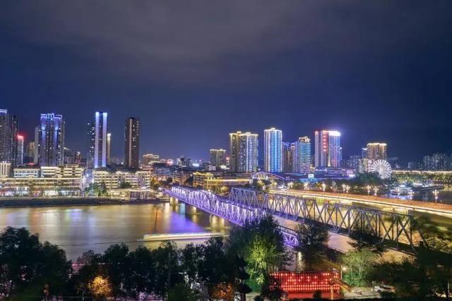 河西街道：说这里是广元夜景天花板 不过分吧