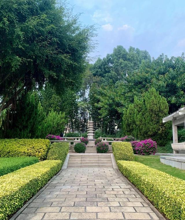 厦门敬贤公园，纪念陈敬贤而建的一座休闲公园，陈嘉庚先生的胞弟