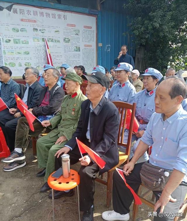 志愿欢歌庆双节，文化飘香满襄阳