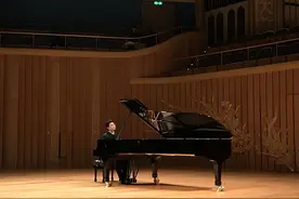 钢琴曲《山丹丹开花红艳艳》旋律如何表达情感？对速度有何影响？图片