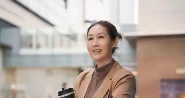 两性关系；不管你信不信，女人过54岁，都有如下7个症状，要接受