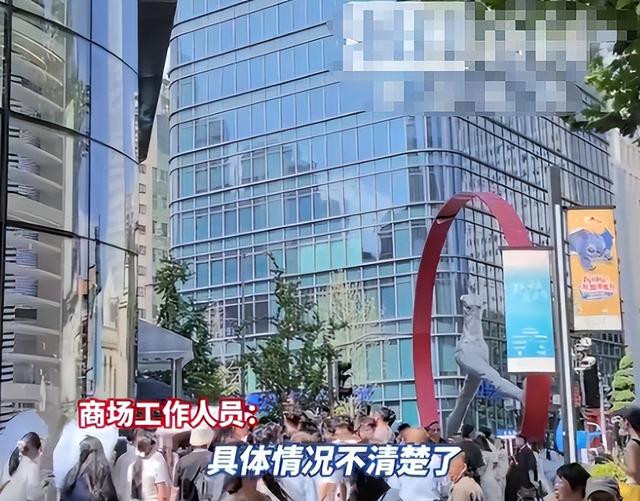 上海某潮牌店前最触目惊心的一幕：病态现象，祸害了多少中国女性