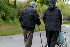 人能活多久看下半身便知？医生直言：自查若无3个异样，或更长寿图片