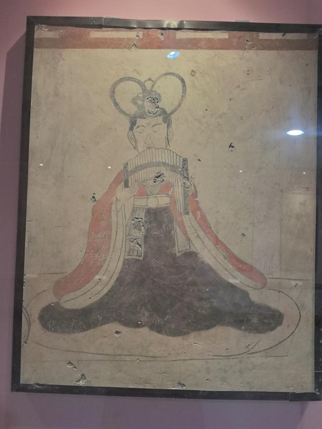 唐太宗李世民的昭陵首开唐陵以山为陵先例，博物馆却在十公里开外