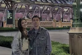 赵继伟澳门游玩！高颜值妻子青春靓丽，“双胞胎”兄弟合照成亮点图片