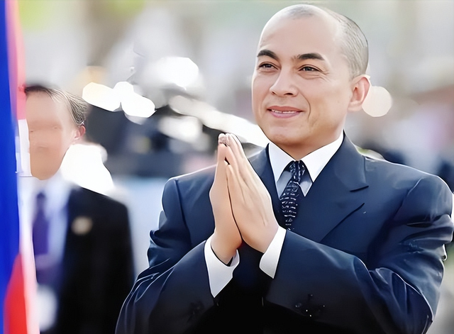 最重视中国阅兵的国家，第一个抵达北京，89岁太后扶光头国王下机
