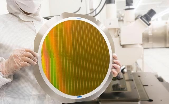 EUV光刻机的死对头出现了！才实现了5nm量产，又将冲刺2nm芯片