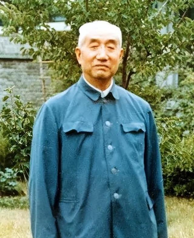 50年，聂荣臻建议毛主席免除徐向前职务，毛主席：如徐同意可照办