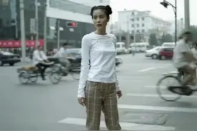 王菲1997年在北京街头的一组照片图片