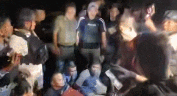 抖音热搜“东南亚第一深情”？越南大嫂为救男友带枪劫法场？