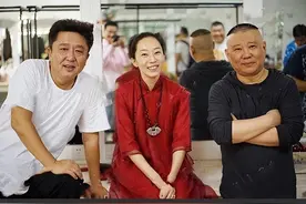 侯耀文去世16年，那个说要帮他照顾女儿的郭德纲，履行承诺了吗？图片