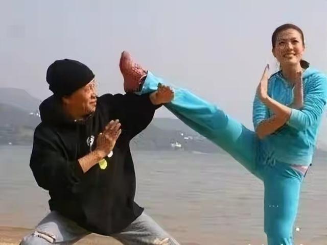 钱再多有什么用！梁小龙遗孀现状，给所有“老少恋”夫妻提了个醒