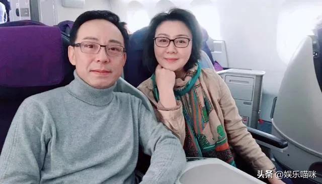 至今未婚未育，身边却有男人陪了近27年！59岁的她才是真人间清醒