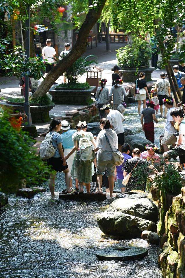 成都10大避暑古镇，溪河玩水泛舟、打水仗、捉虾网鱼…1天打来回