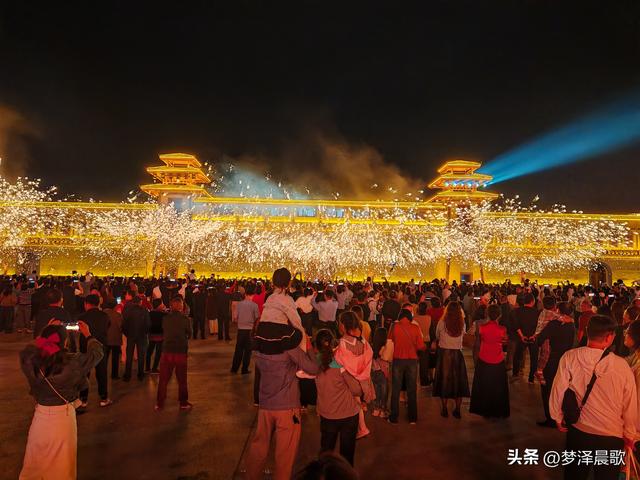 铁火映山河 中俄共华章 云梦国庆夜空中绽放文明对话