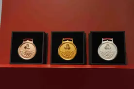 十五运会奖牌亮相！木棉、洋紫荆、莲花花瓣形成同心礼花图片