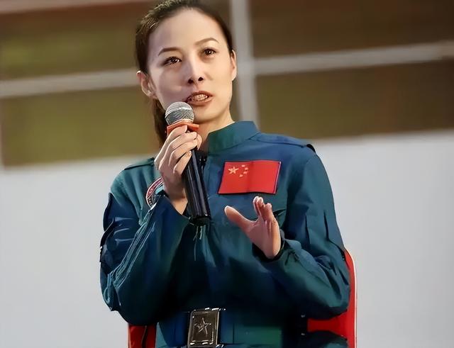 牺牲太大！王亚平曾谈及太空之旅的辛酸，落地后身体弱路都走不了