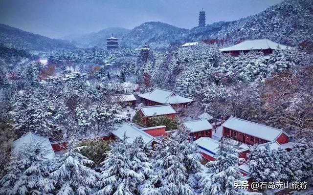 红叶落尽，赤山才露出真容颜！