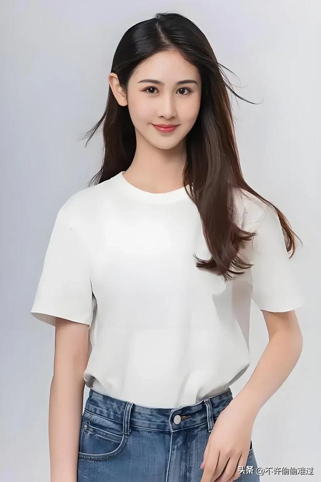 南京理工大学校花 万雨晗 拥有175cm超模身材和天使脸庞 好迷人