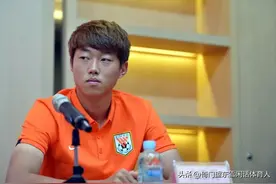 气势逼人后卫当家，足球运动员——高准翼图片