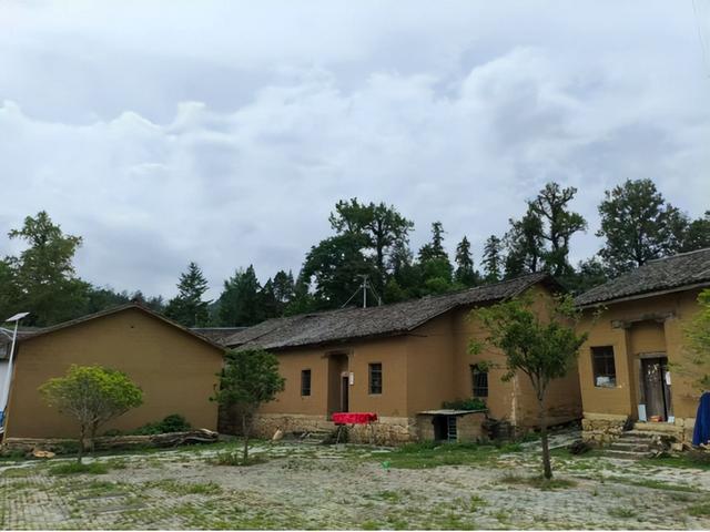 弘扬红色文化 传播大别山精神:红色考察进罗田 双龙瀑布潘家湾