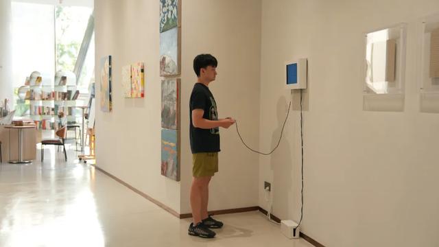 他亲手将奶奶封存在网络世界里，让无数网友泪目