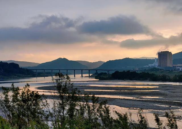 带娃圣地+1，射洪这个新广场好安逸！