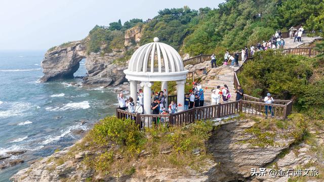 长假前两天，金石滩各景点活动多人气旺
