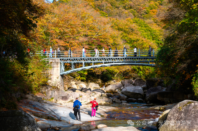 宝子你听我说，近期天气好、红叶美，光雾山可以冲了!