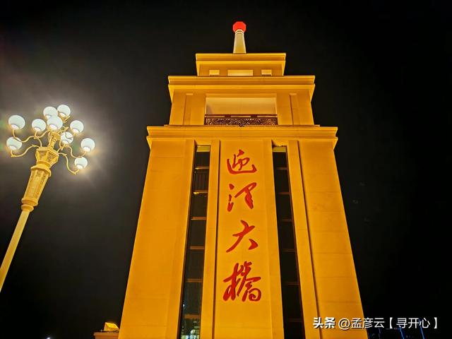 一个人在迎泽大桥,接住太原赠予的夜