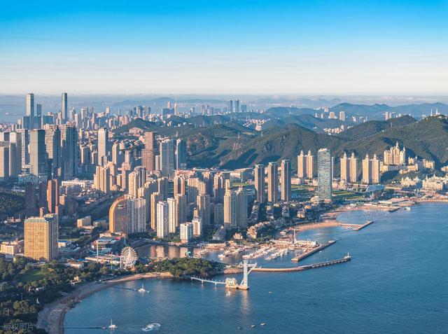 三亚和大连，一个最南一个最北的海滨城市，实话实说差别确实 很大