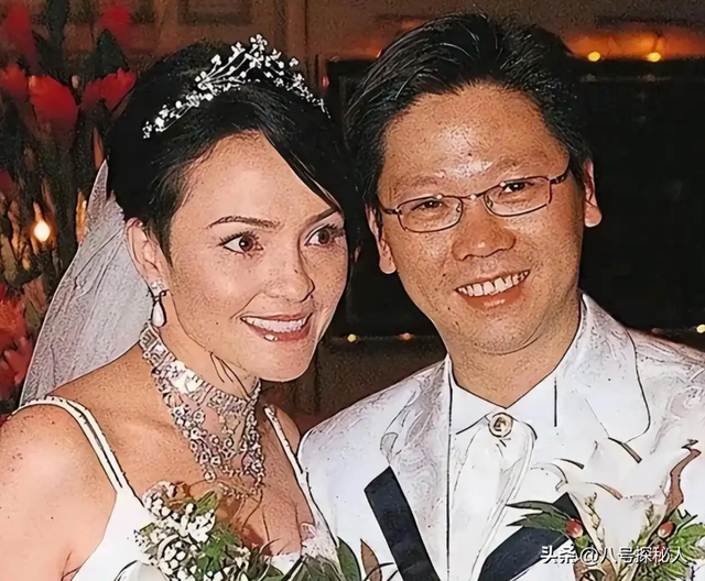 她是张柏芝妈妈，50岁时还演三级片，曾大骂谢霆锋全家人都是戏子