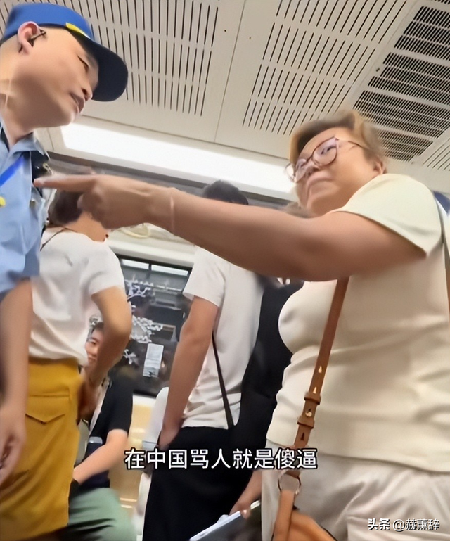 反华势力出现？女子大闹北京地铁，逮着谁骂谁，叫嚣中国不如美国