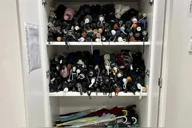 今天，苏州地铁又捡到100把丢失的雨伞图片