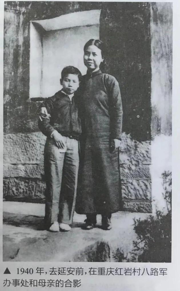 李鹏总理年轻时有多帅？1959年在吉林留影，31岁玉树临风气质不凡