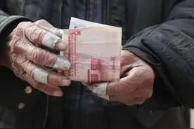 注意了！职工医保返款调整，有三类人受益，每个月都能多拿钱图片